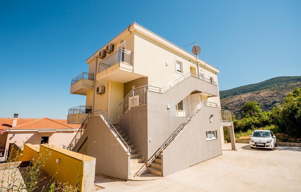 Apartments Lille Herceg Novi Bagian luar foto